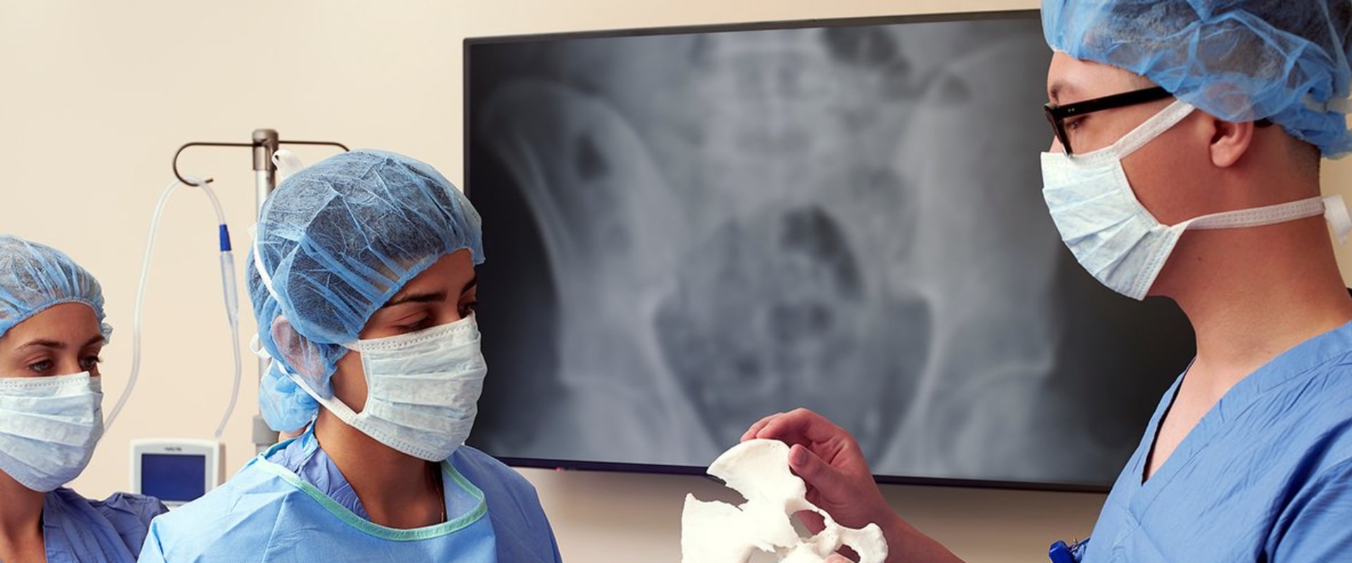 How does 3d printing help improve accuracy in surgical procedures and